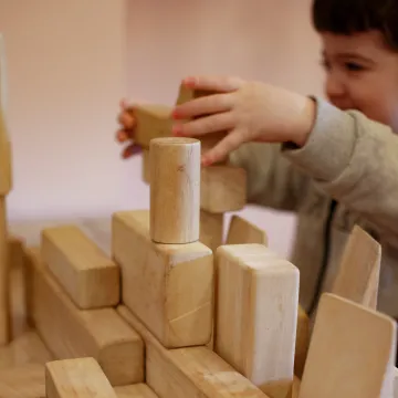 Cocoon Childcare – Boy playing with blocks