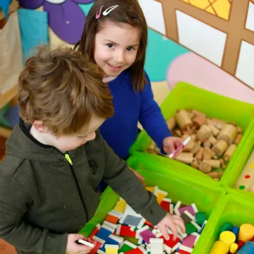 Cocoon Childcare Boy and Girl Playing